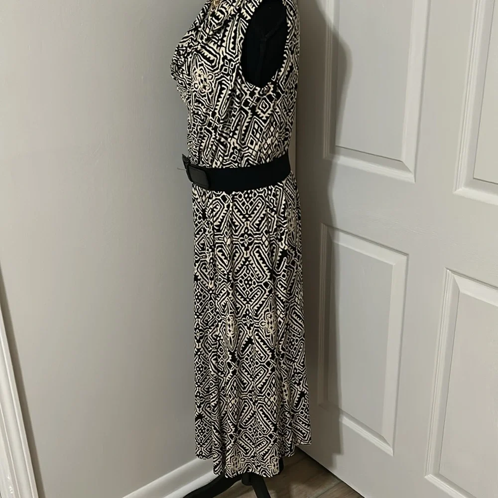 NWOT Elegant Black and Tan Patterned Dress - Picture 4 of 6